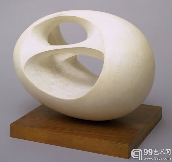 芭芭拉·赫普沃斯雕塑《Oval Sculpture (No. 2)》（1943）