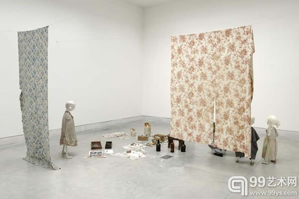 凯西·威尔克斯(Cathy Wilkes)装置作品《无题》（2013）