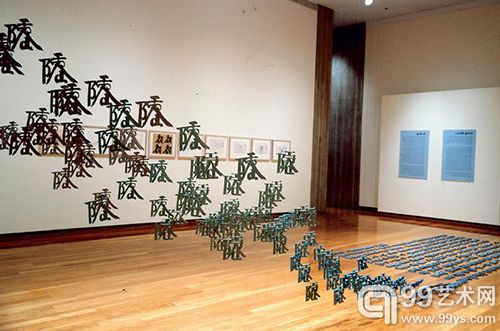 徐冰作品，鸟飞了（英文版），亚克力刻字，成交价：RMB747.5万