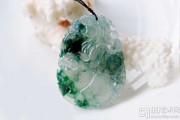 狮子翡翠挂件