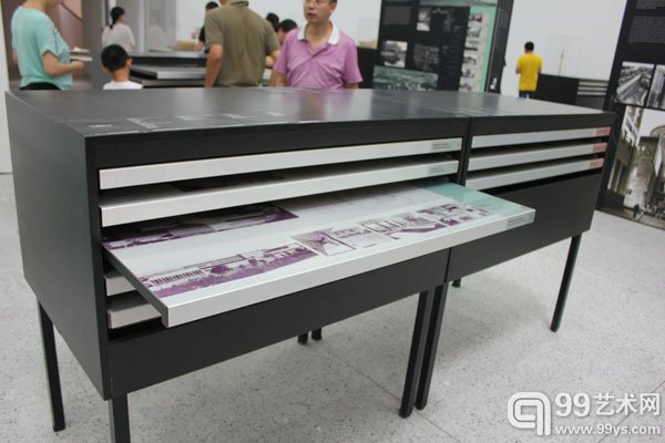 置放在抽屉内的建筑设计图纸