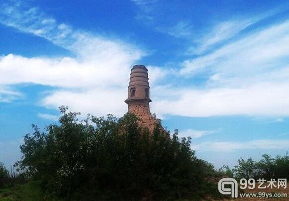古建专家现场勘查“塔坚强”。　