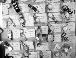 安徽举办的贪官涉案物品展览拍卖会上，涉案物品上千件