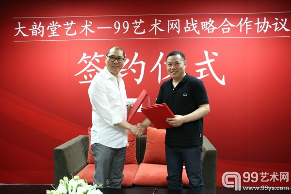 99艺术网董事长杨凯与大韵堂艺术主持蔡万霖（左）