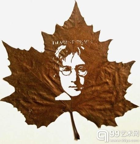 伊朗艺术家落叶上创作：超凡想象力震慑心灵