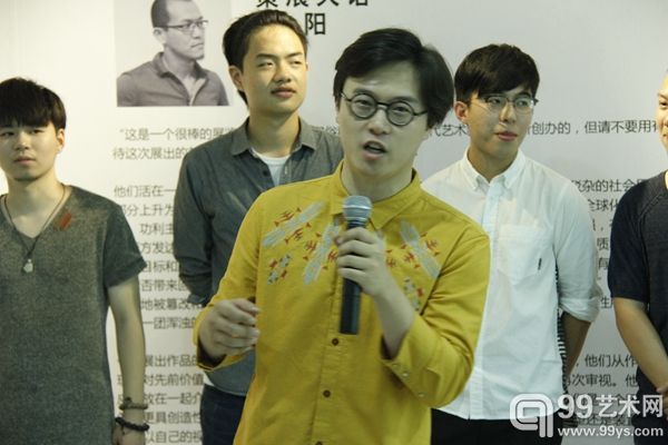特邀批评家罗依尔发言