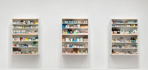 英国艺术家Damien Hirst的“药柜”