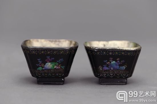 清康熙 黑漆螺钿镶银胆杯一对