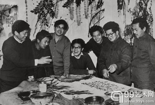 赵准旺观看崔子范老师作画