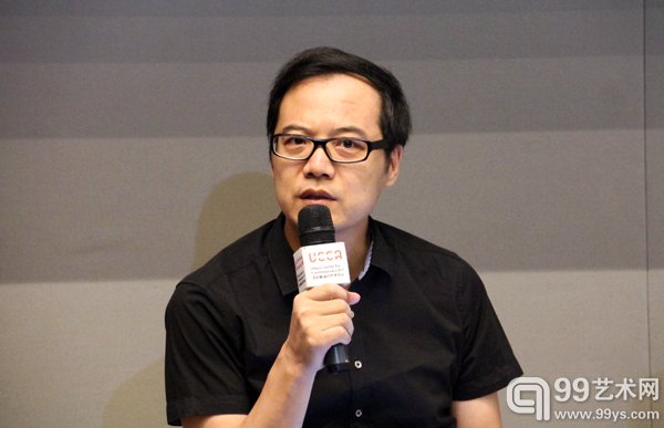 新闻发布会现场，“语言的哲学”板块策展人王春辰在介绍策展理念