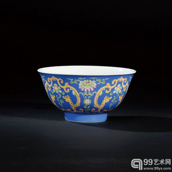 蓝地珐琅彩双龙莲纹碗