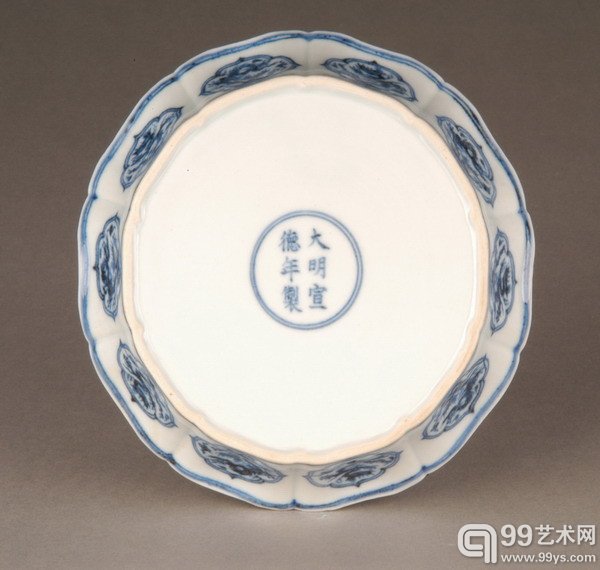 青花云龙纹十棱葵口洗