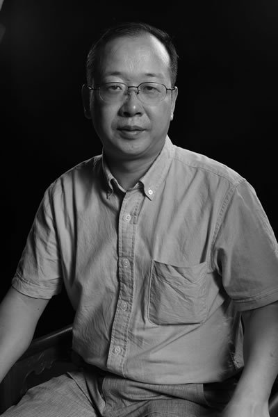当代著名书法家李新永：字盘铭 ，又李铭，自号镣铐舞者。