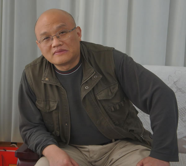 当代著名画家张守玉：中国工笔画家协会会员，山东美术家协会会员，中国国画艺术研究院客座教授，三川艺舍花鸟创作部主任，国家二级画师。
