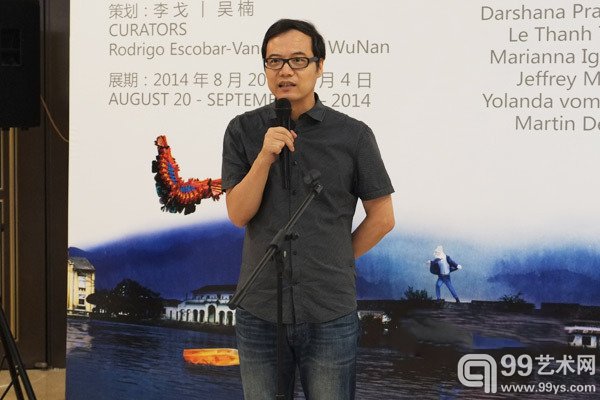 本次展览学术主持、美术批评家王春辰在开幕式上致辞
