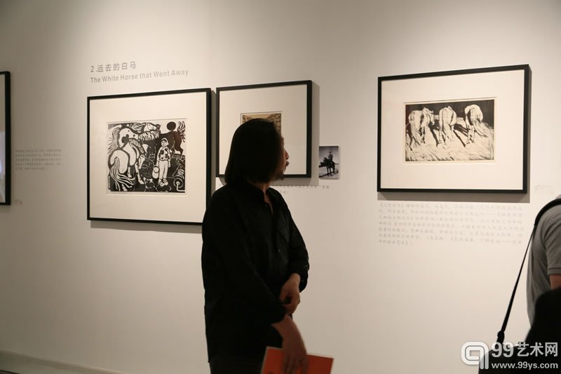著名艺术家王广义在展览现场
