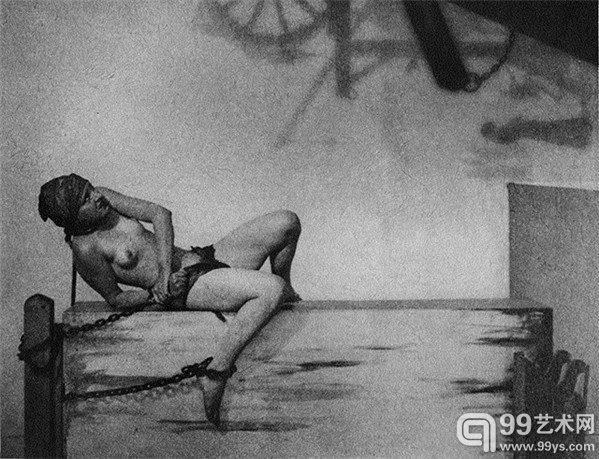 “无题(试验)”(Untitled (Experiment))是莫滕森众多未发表的实验性作品之一。