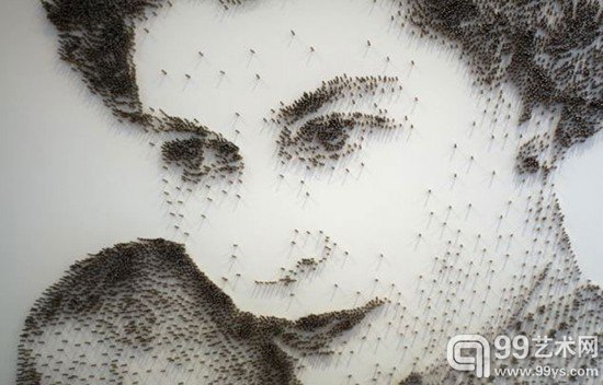 英艺术家用3万枚钉子制作名人肖像