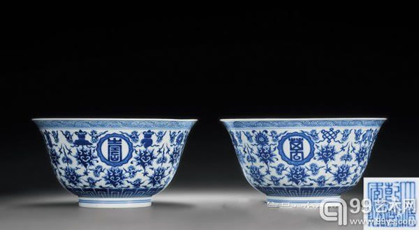 清乾隆青花缠枝莲托八宝开光万寿无疆大碗一对直径18.3cm