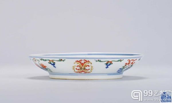 清乾隆粉彩花卉纹盘D:15.5cm