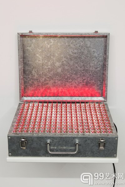 平天下，2013，综合材料，39 x 30 x 12厘米