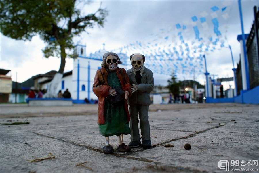 艺术家Isaac Cordal 迷你水泥人物雕塑