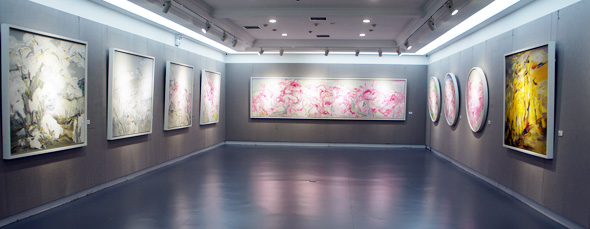 活动现场展出的艺术家作品