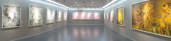活动现场展出的艺术家作品