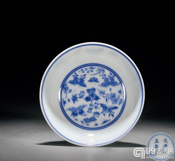 清雍正 青花蝶恋花图小盘直径 9.2 cm