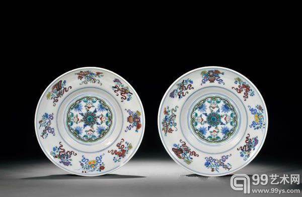 清道光 斗彩内暗八仙纹外缠枝花卉纹折腰碗一对直径 20.2 cm