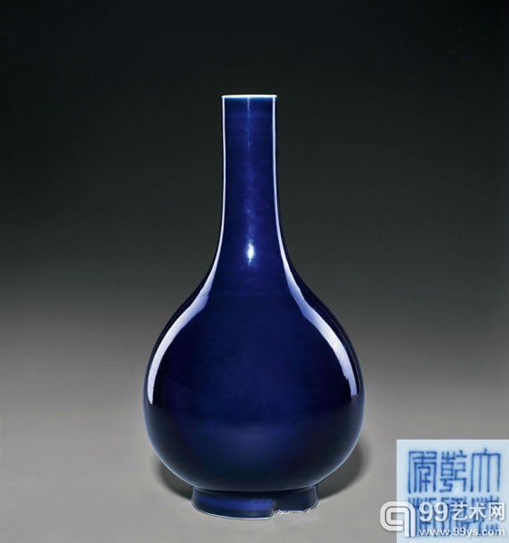 清乾隆 蓝釉胆瓶高 32.5 cm