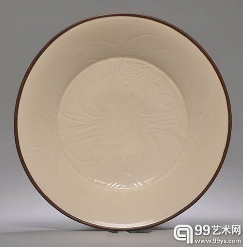 北宋定窑刻花莲池双凫纹盘直径21.3cm