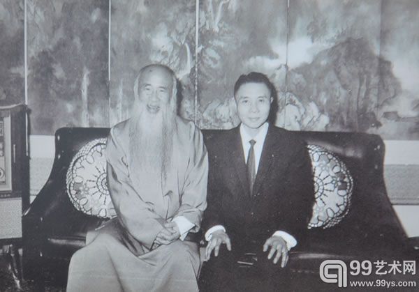 （张大千与匡仲英合影）
