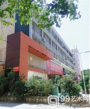 深圳22艺术区如今仅剩下一栋5层楼厂房和一家艺术机构。