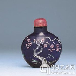 清乾隆 蓝玻璃胎珐琅彩梅石花卉图鼻烟壶 估价：500,000 至 700,000 港元