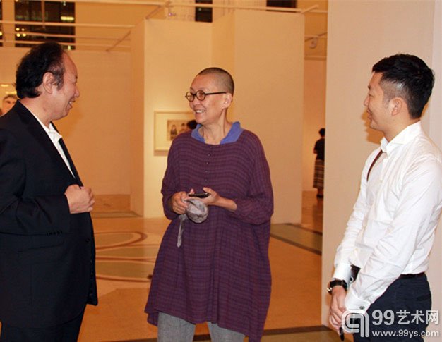 艺术家陈庆庆在李津个展展厅