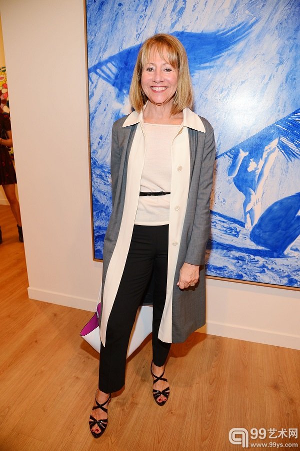 2.Lisa Dennison