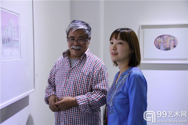 活动现场学术主持杨建国（左）与艺术家祝峥鸣