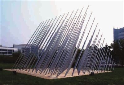 《大地金针》 上海中医药大学：一百六十九根斜入大地的金针，象征着中医学子传承与创新中医药的意志与决心