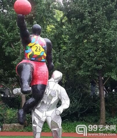 法国著名女艺术家妮基·桑法勒(NikideSaintPhalle)作品《生命投手》