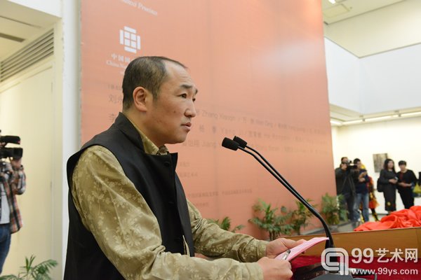 中国国家画院常务副院长卢禹舜先生主持开幕式