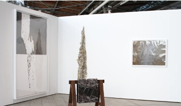 阿娜利亚·萨班（Analia Saban），由Sprüth Magers画廊展出（展位b 13）