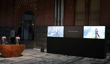 关小，由Kraupa-Tuskany Zeidler和天线空间（Antenna Space）展出（展位a28）