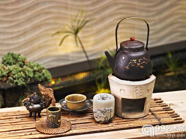 铁包银点金龙纹壸