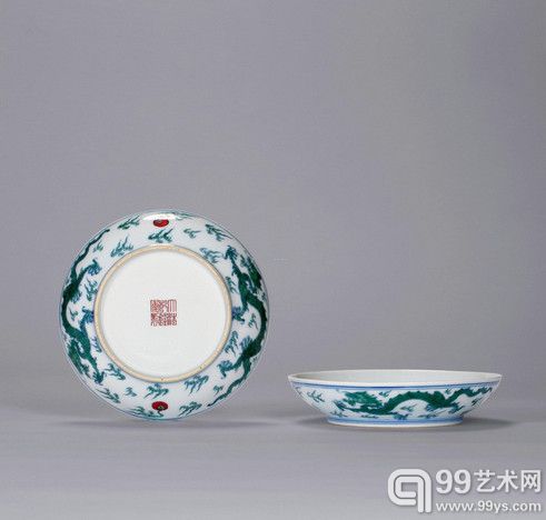 清乾隆 白地外绿彩赶珠云龙纹内矾红五福纹盘 （一对）	