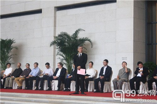 中国国家博物馆副馆长陈履生主持开幕式