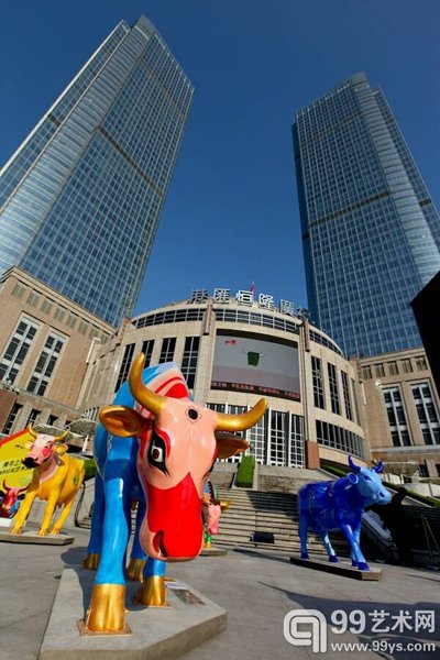 “奔牛国际公共艺术展（CowParade）”