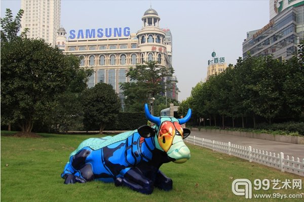 “奔牛国际公共艺术展（CowParade）”