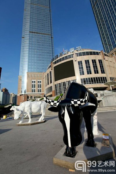 “奔牛国际公共艺术展（CowParade）”