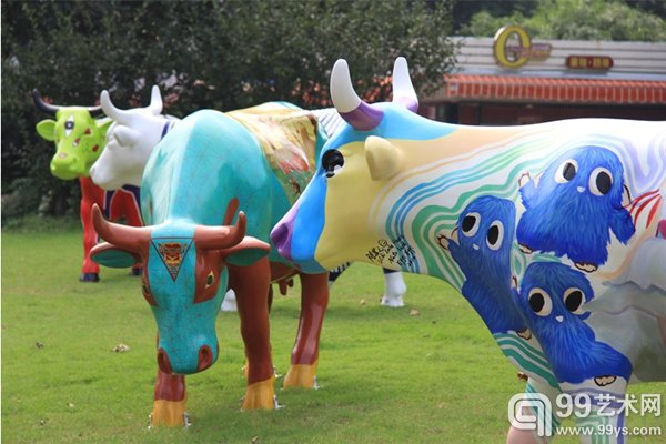 “奔牛国际公共艺术展（CowParade）”